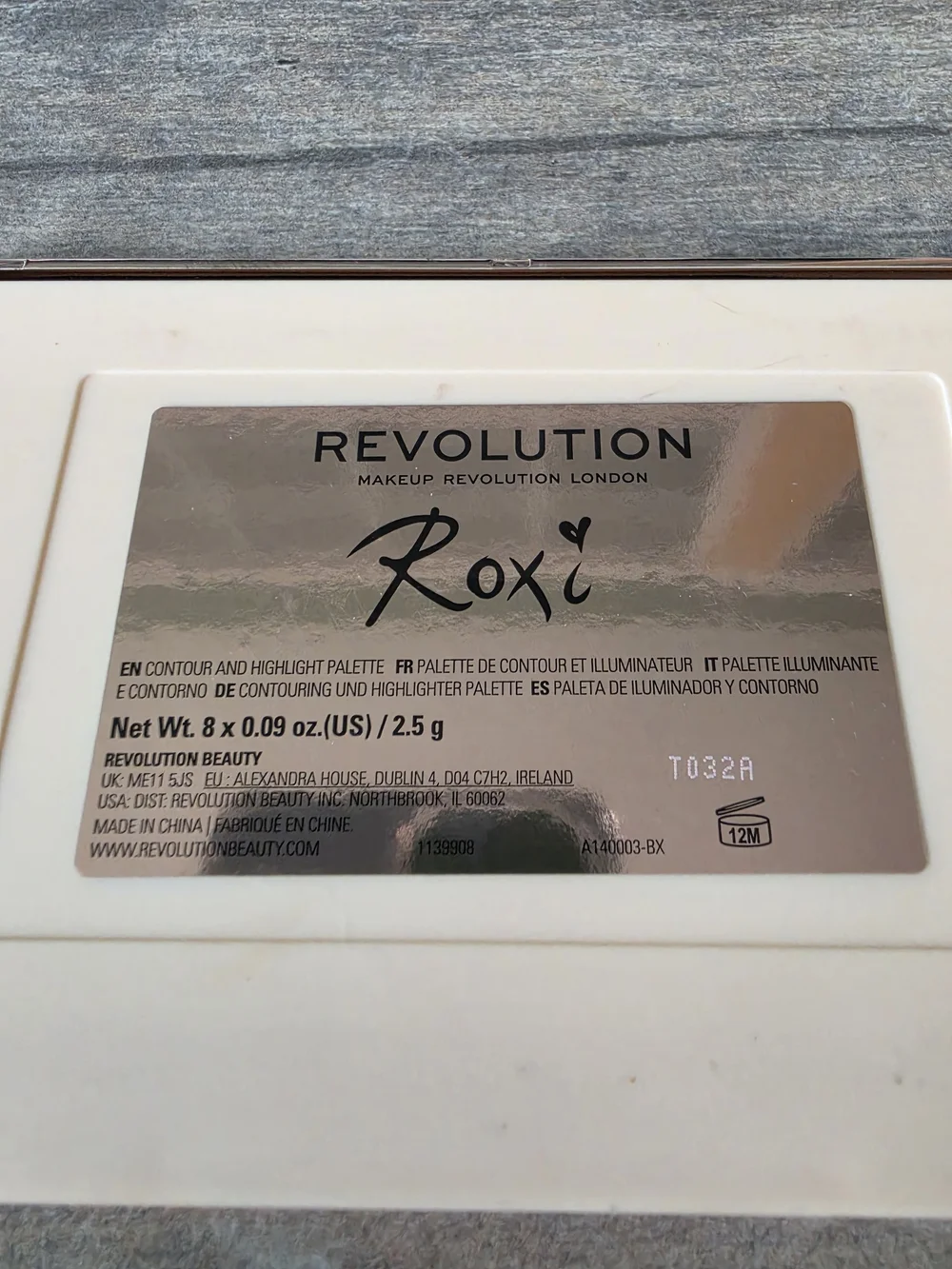 Revolution Roxxsaurus Contour & Highlighter Palette - New